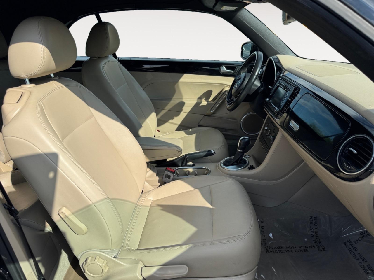 2014 Volkswagen Beetle 1.8T Image 25 of 33