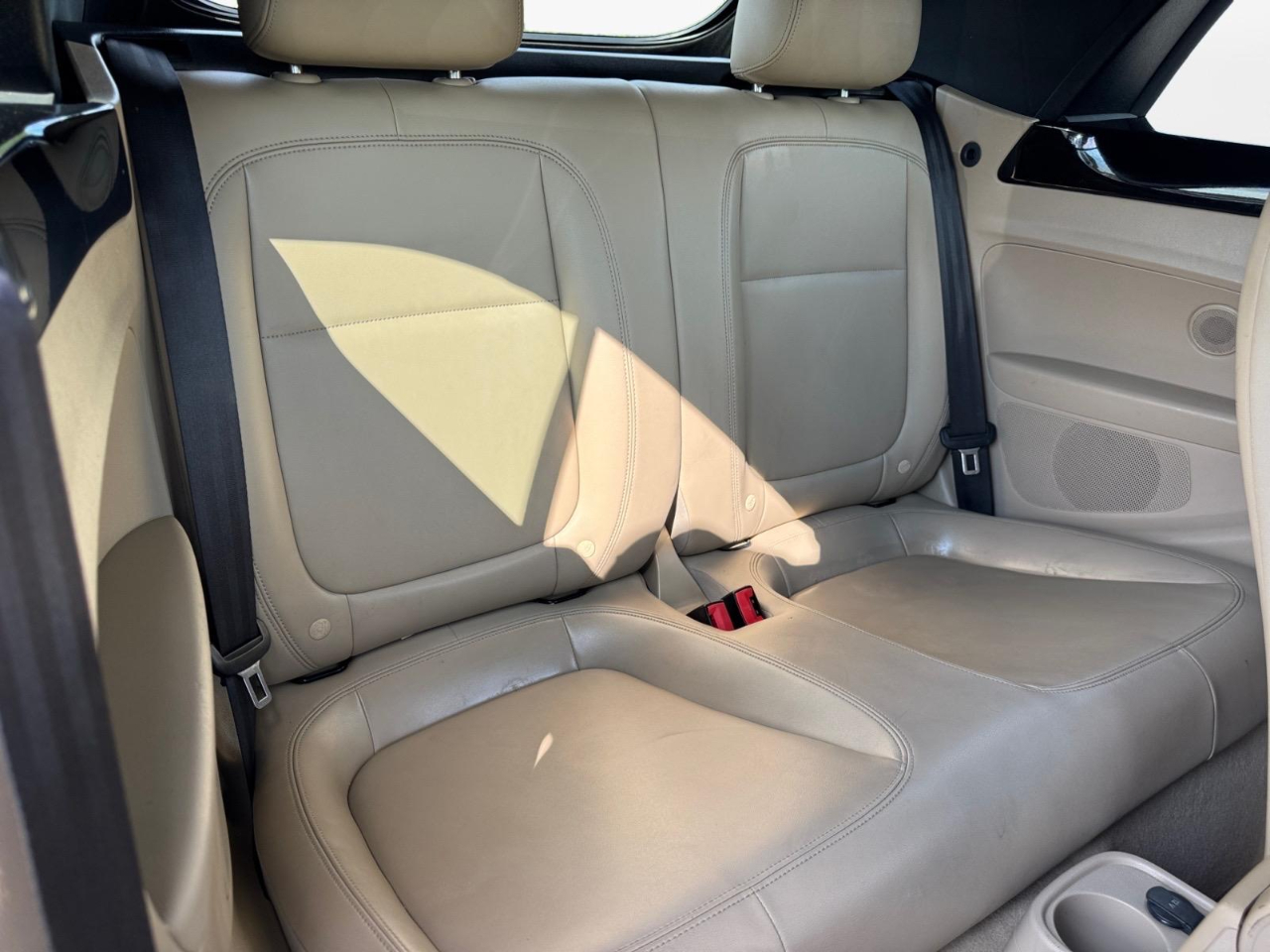 2014 Volkswagen Beetle 1.8T Image 22 of 33