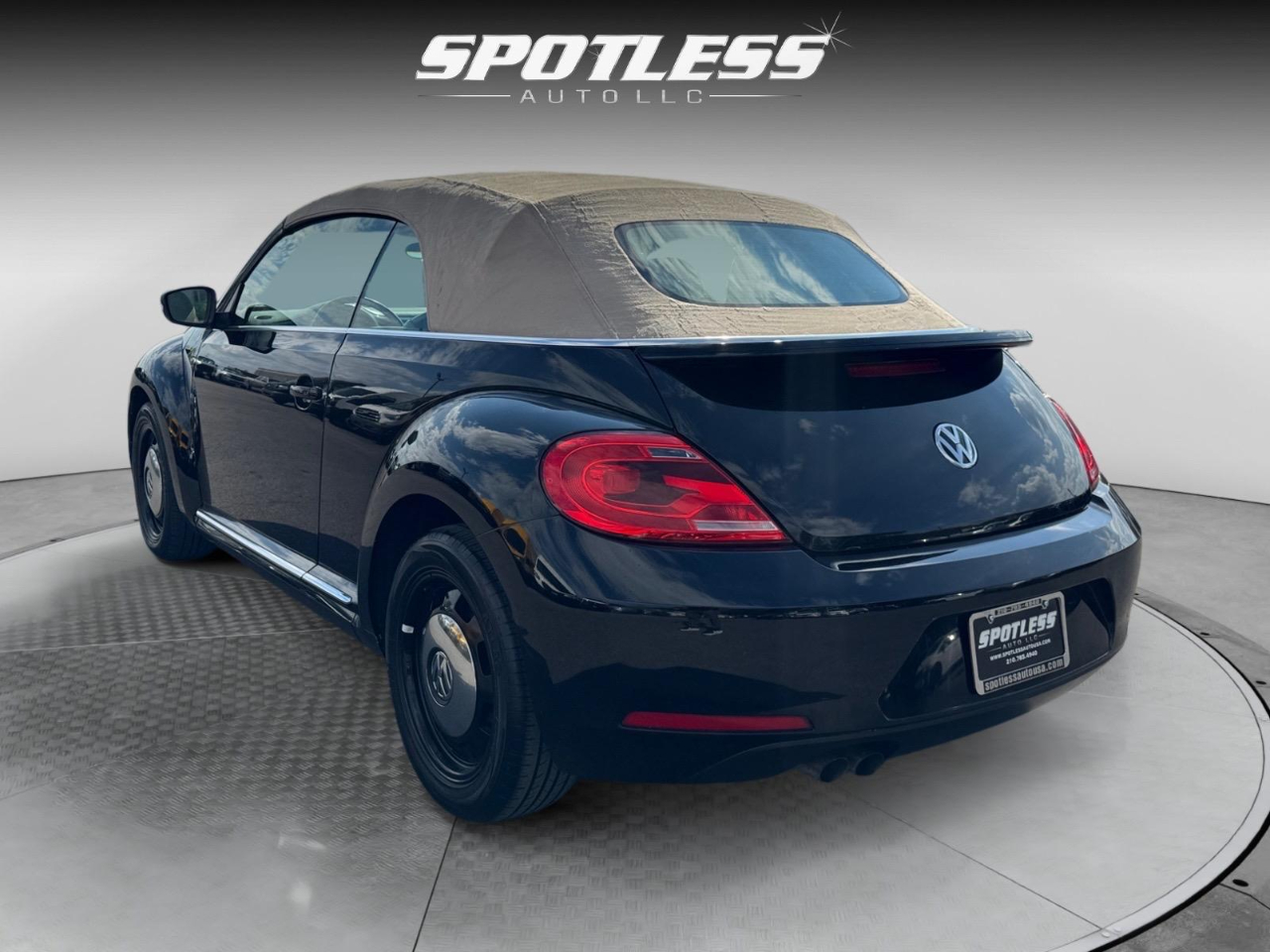 2014 Volkswagen Beetle 1.8T Image 14 of 33