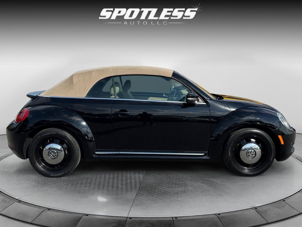 2014 Volkswagen Beetle 1.8T Image 8 of 33