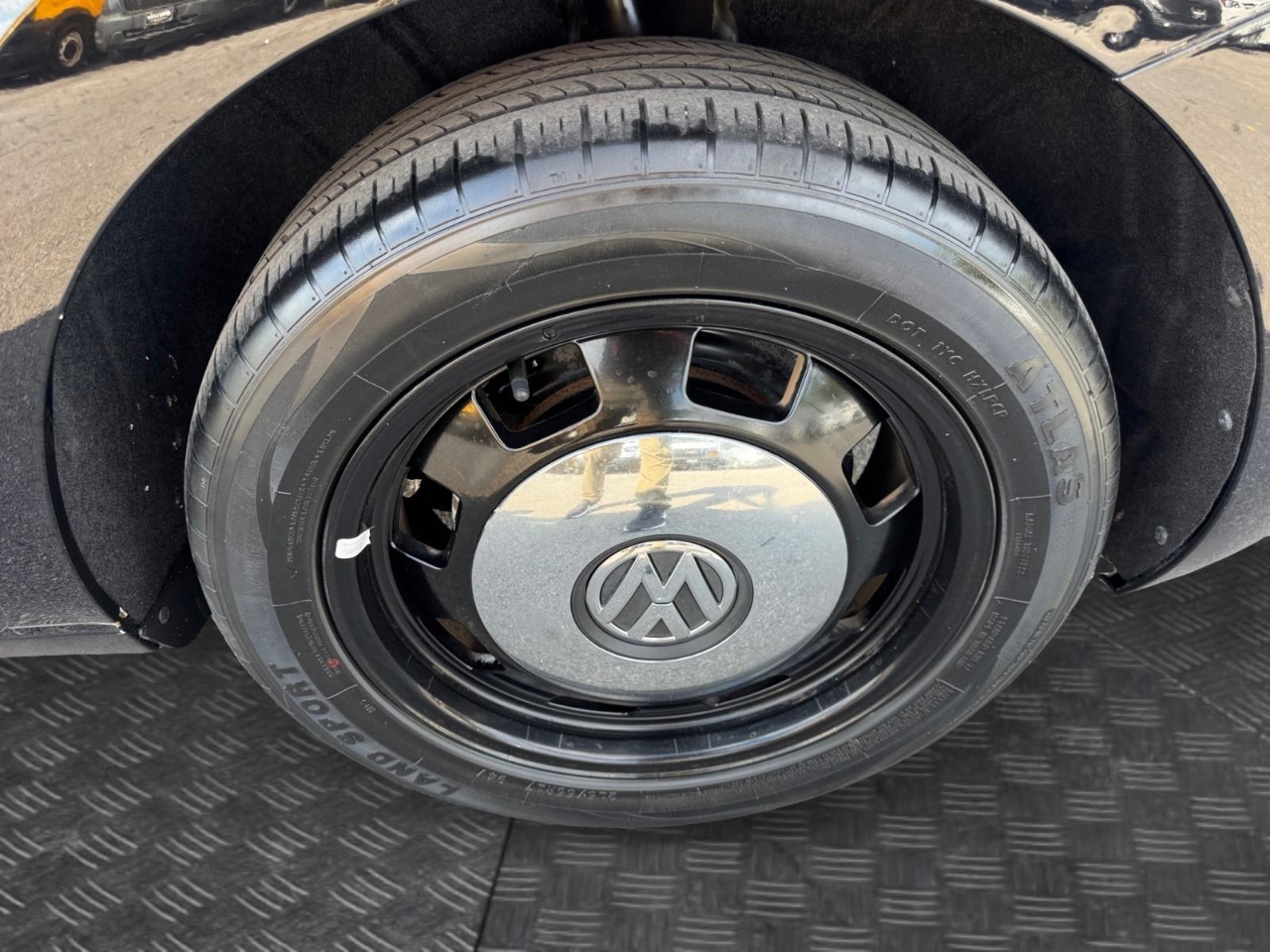 2014 Volkswagen Beetle 1.8T Image 19 of 33