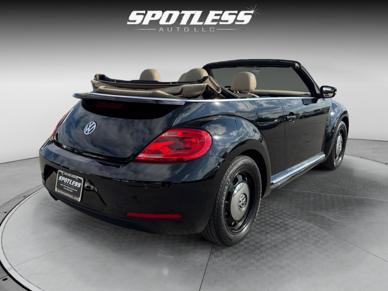2014 Volkswagen Beetle 1.8T Image 11 of 33