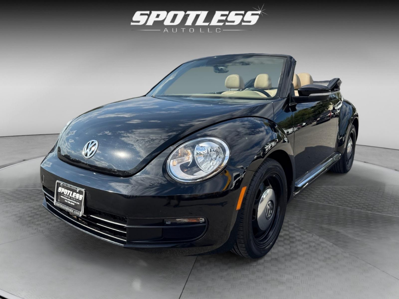 2014 Volkswagen Beetle 1.8T Image 3 of 33