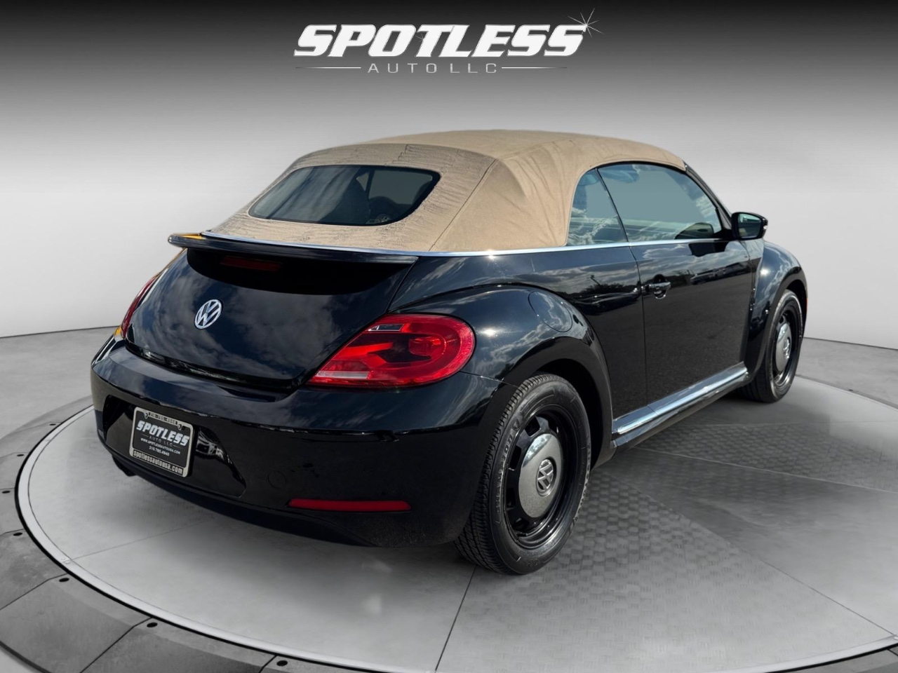 2014 Volkswagen Beetle 1.8T Image 10 of 33