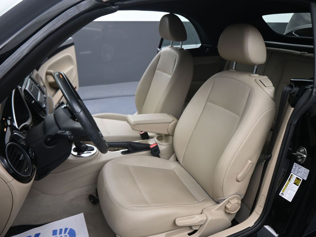 2014 Volkswagen Beetle 1.8T Image 33 of 44