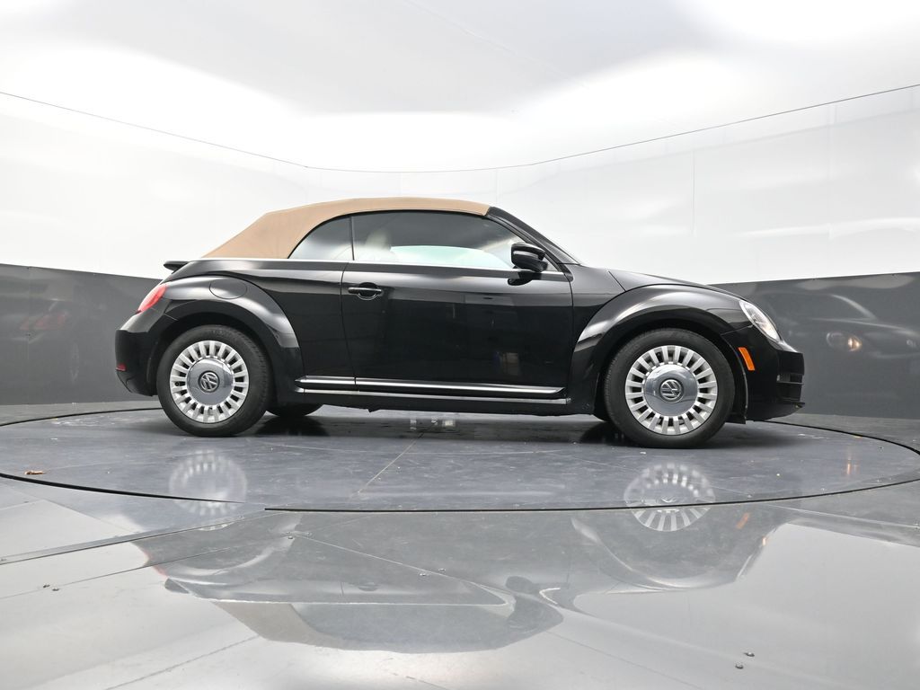 2014 Volkswagen Beetle 1.8T Image 13 of 44