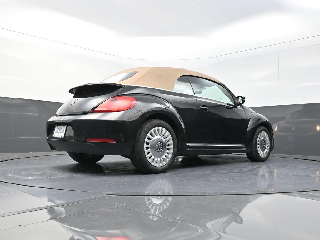 2014 Volkswagen Beetle 1.8T Image 17 of 44