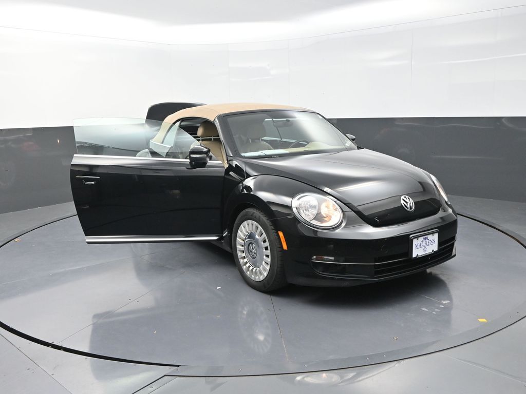 2014 Volkswagen Beetle 1.8T Image 12 of 44