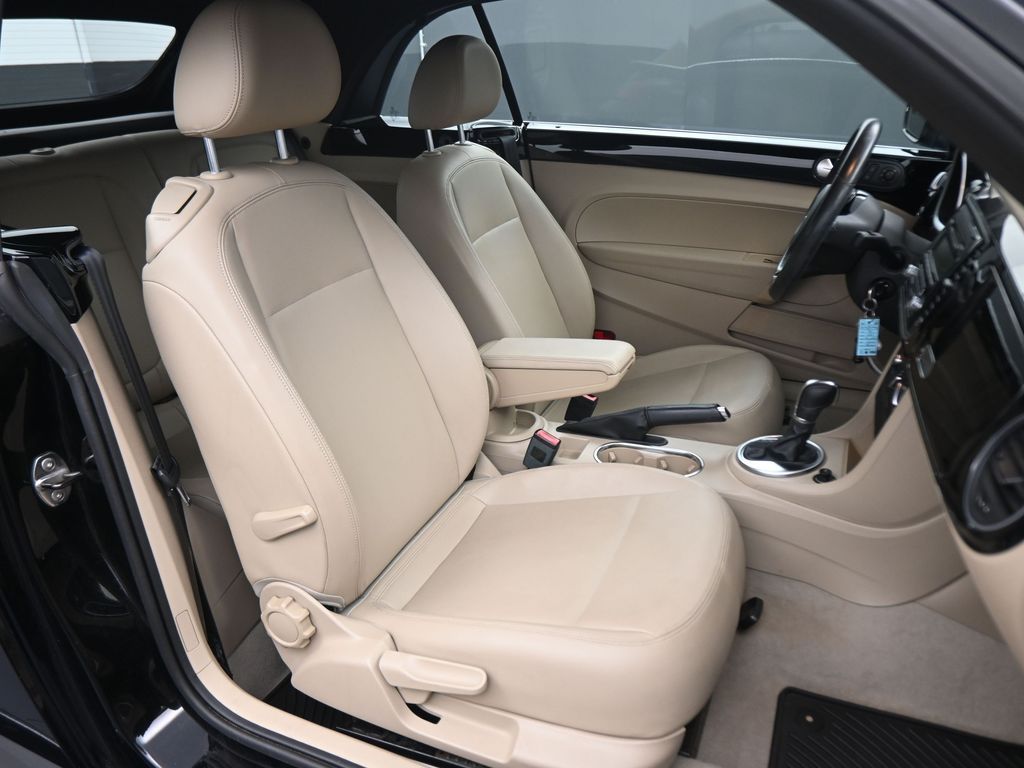 2014 Volkswagen Beetle 1.8T Image 32 of 44
