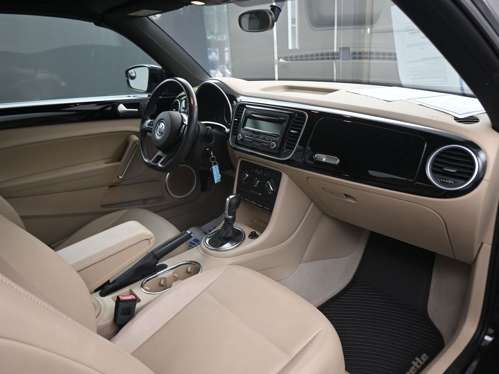 2014 Volkswagen Beetle 1.8T Image 35 of 44