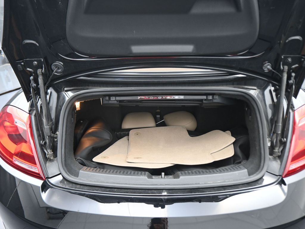 2014 Volkswagen Beetle 1.8T Image 30 of 44