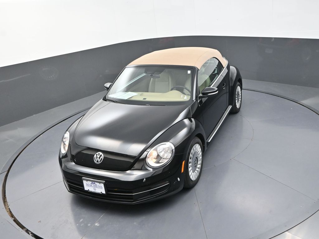 2014 Volkswagen Beetle 1.8T Image 2 of 44