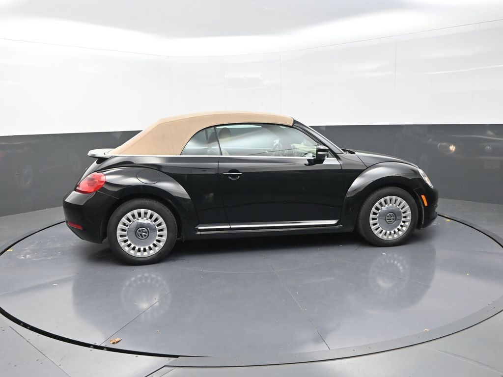2014 Volkswagen Beetle 1.8T Image 16 of 44