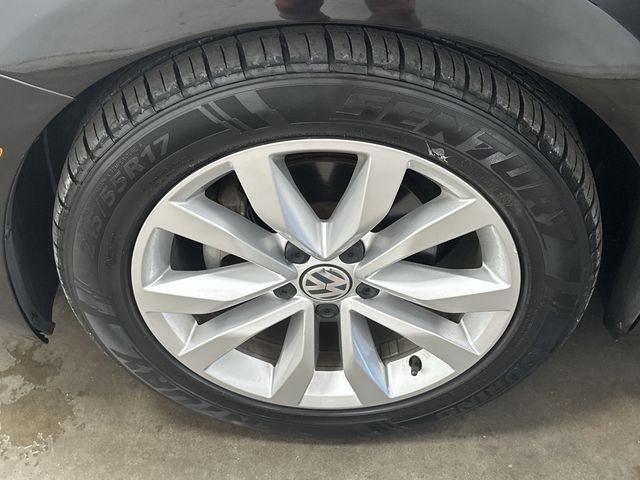Vehicle image 17 of 35