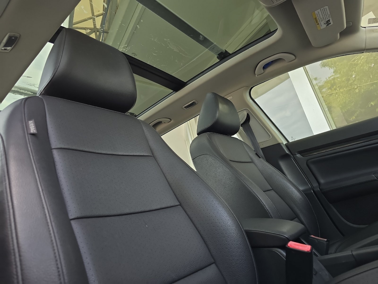 Vehicle image 11 of 27