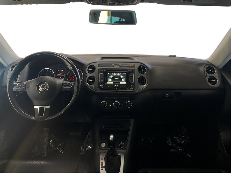 Vehicle image 19 of 23