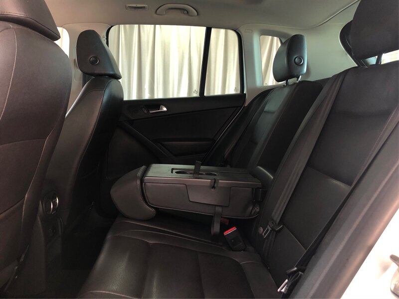Vehicle image 10 of 23