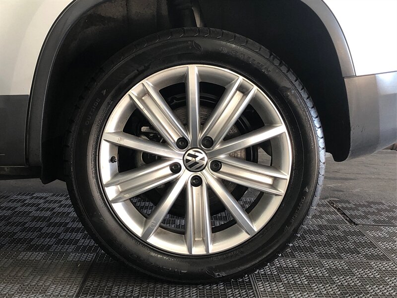 Vehicle image 18 of 23