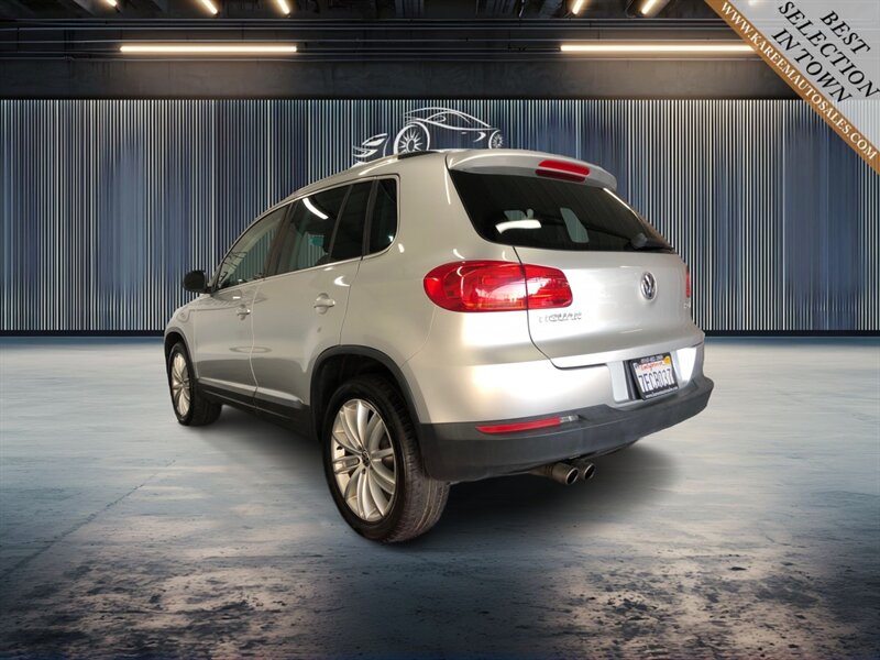 Vehicle image 8 of 23