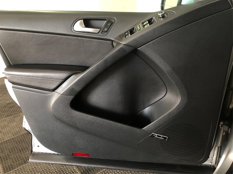 Vehicle image 16 of 23