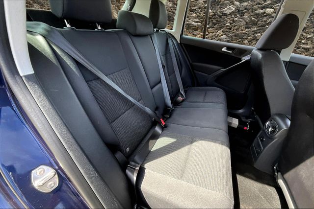 Vehicle image 25 of 31