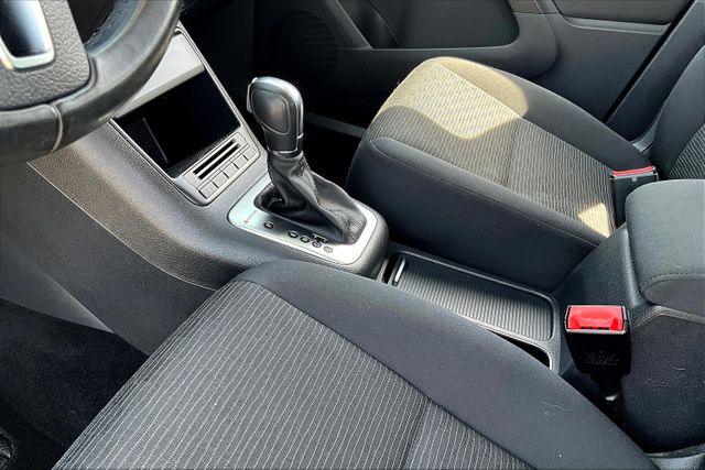 Vehicle image 13 of 31