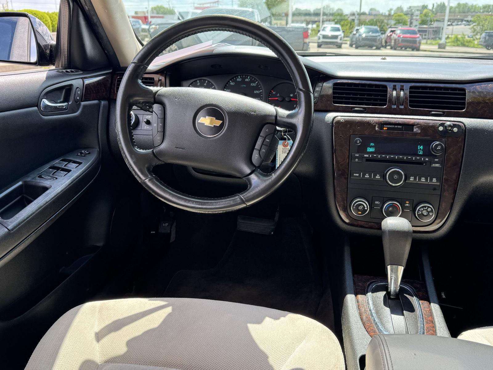 Vehicle image 32 of 41