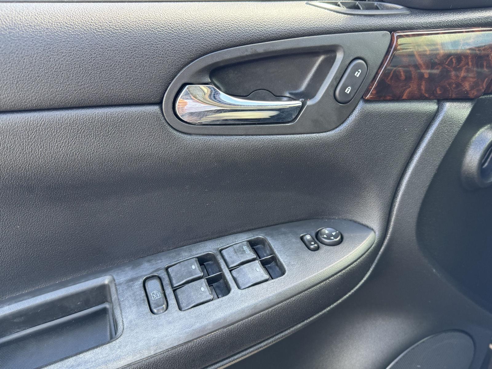 Vehicle image 17 of 41