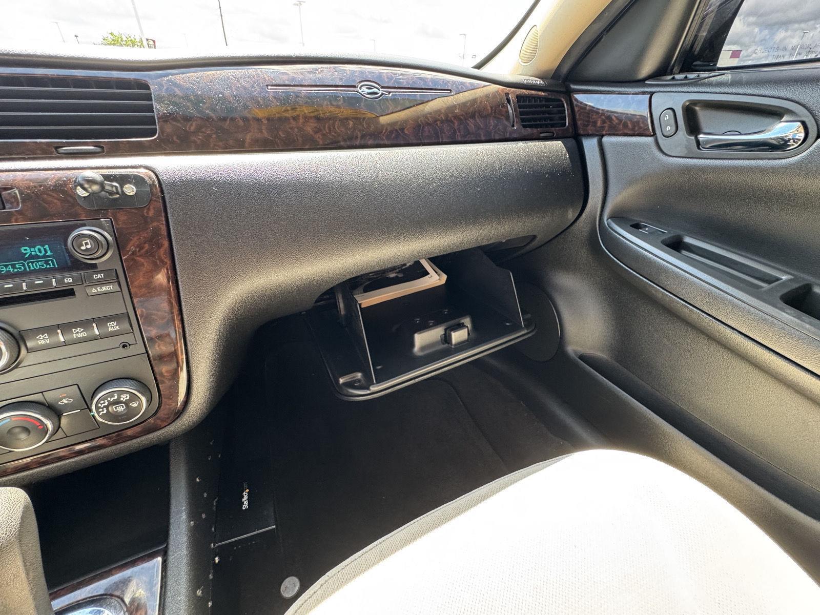 Vehicle image 27 of 41