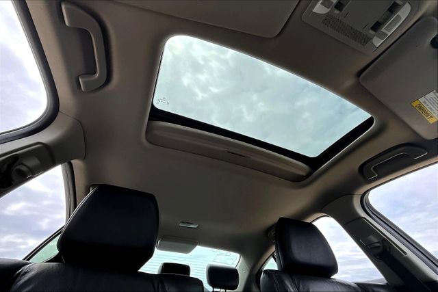 Vehicle image 16 of 33