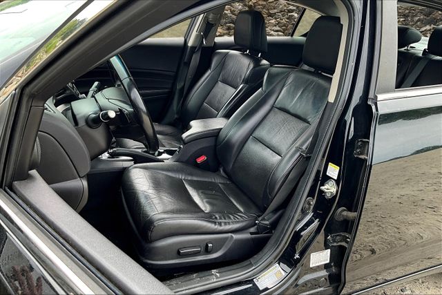 Vehicle image 10 of 33