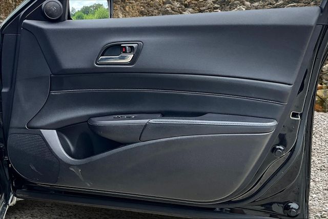 Vehicle image 22 of 33