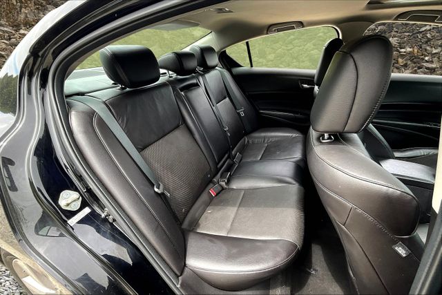 Vehicle image 9 of 33