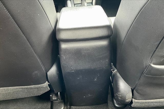 Vehicle image 27 of 33