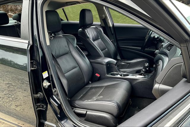 Vehicle image 8 of 33