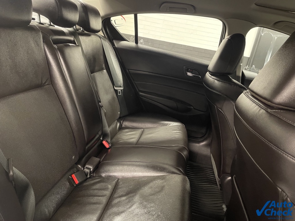 Vehicle image 30 of 64