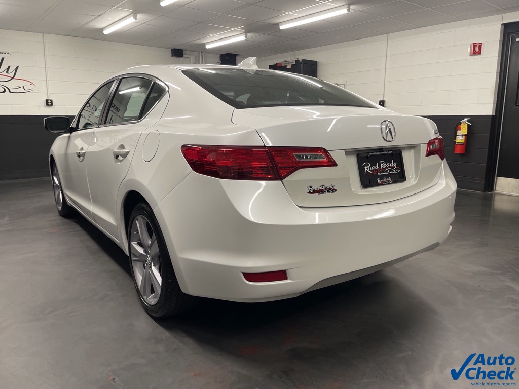 Vehicle image 10 of 64