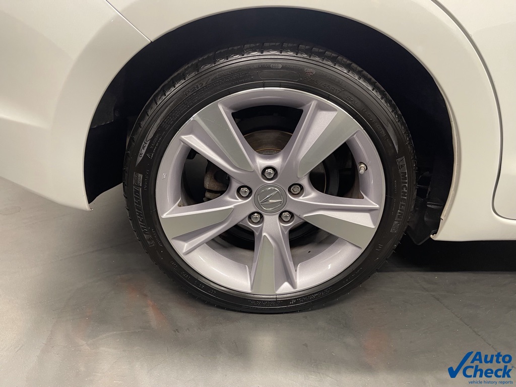 Vehicle image 18 of 64