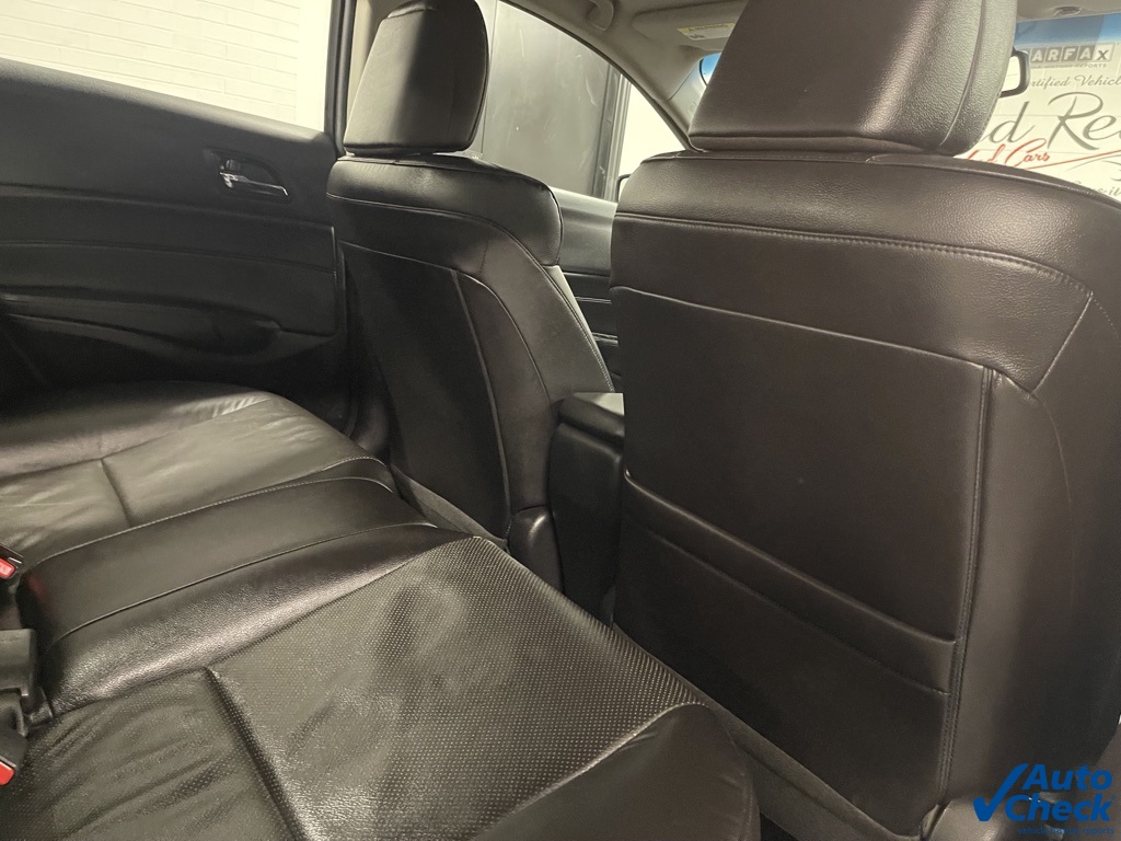Vehicle image 32 of 64