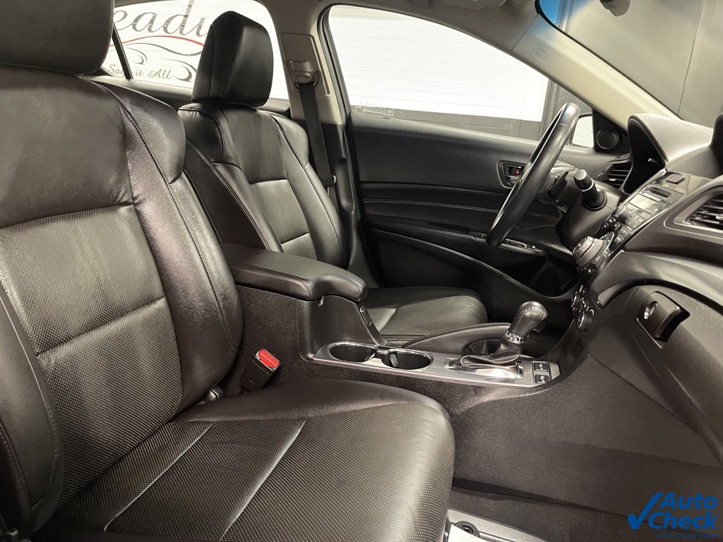 Vehicle image 34 of 64