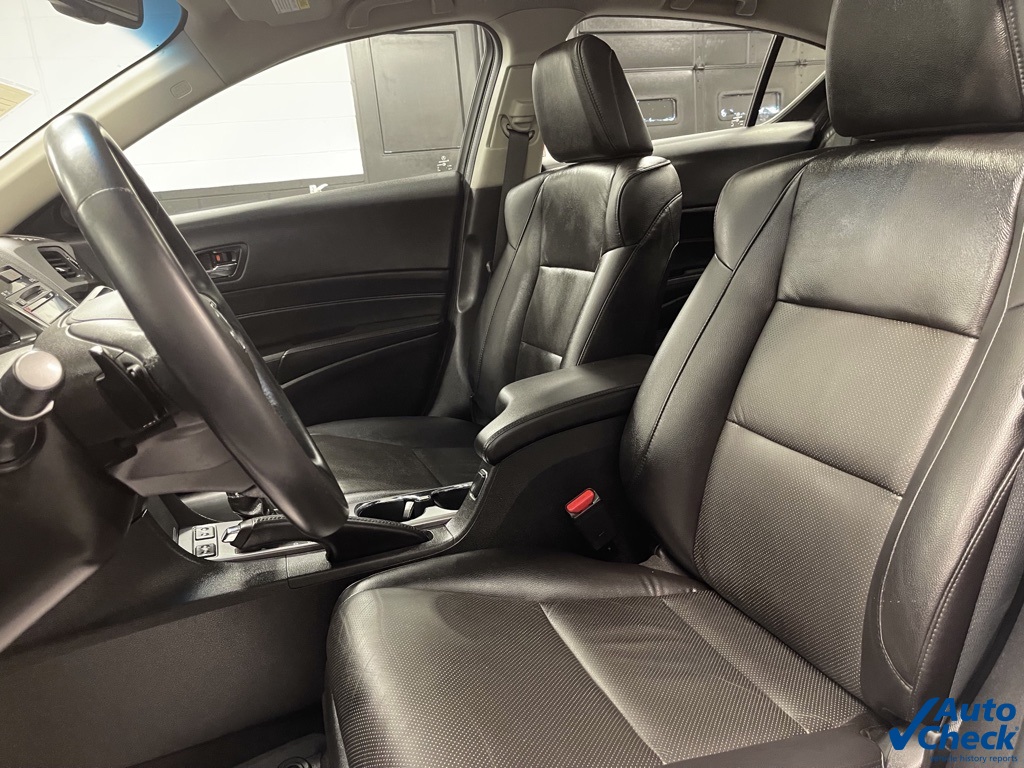 Vehicle image 24 of 64