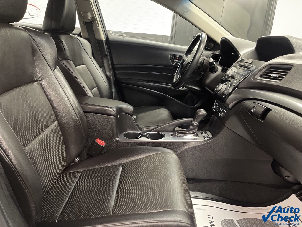 Vehicle image 35 of 64