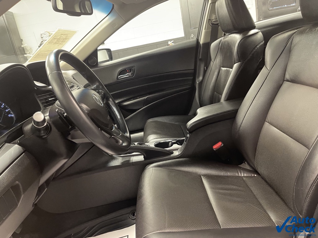 Vehicle image 23 of 64