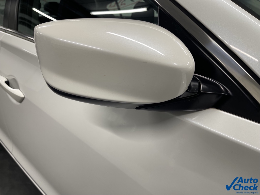 Vehicle image 15 of 64
