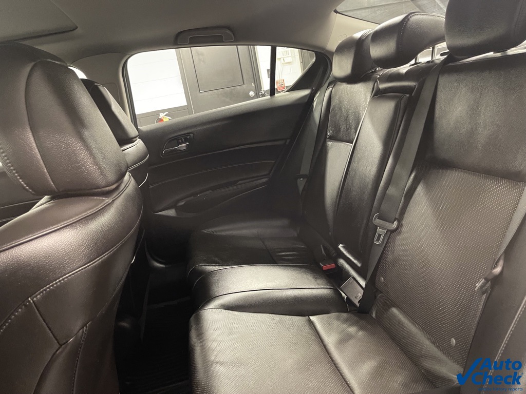 Vehicle image 29 of 64