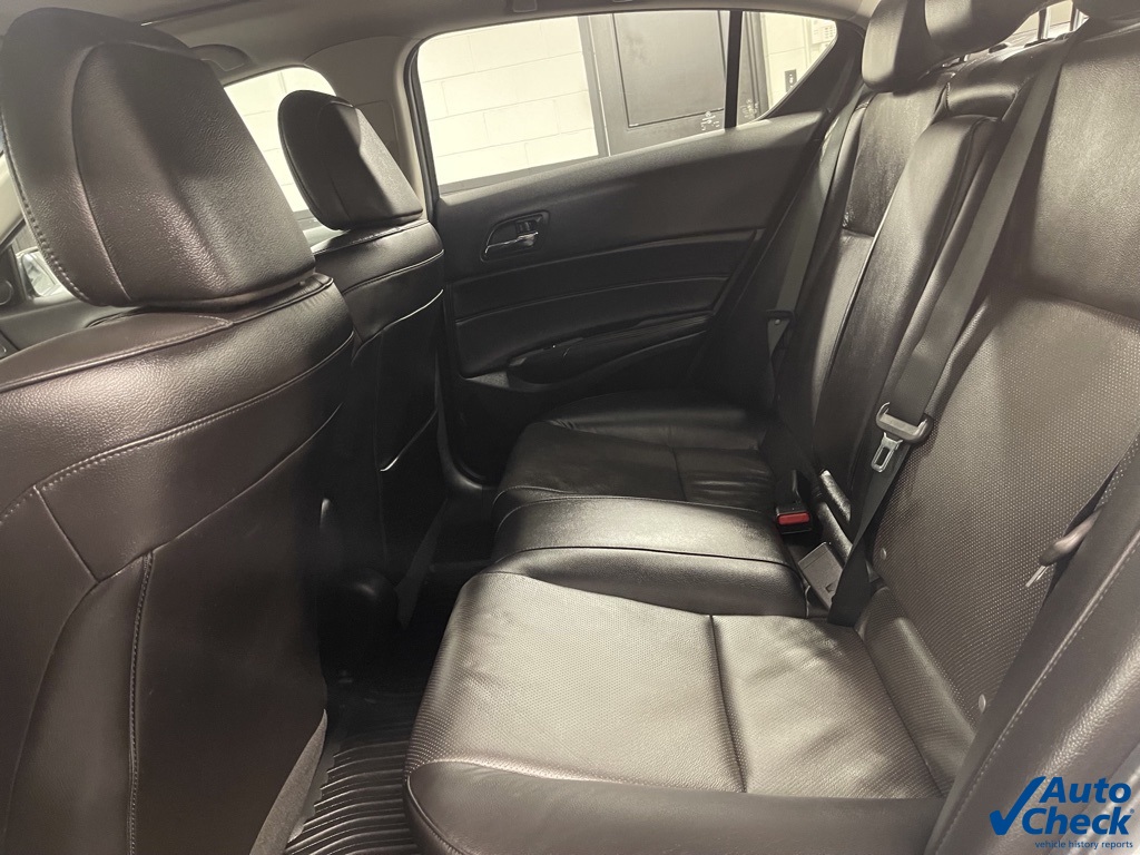 Vehicle image 28 of 64