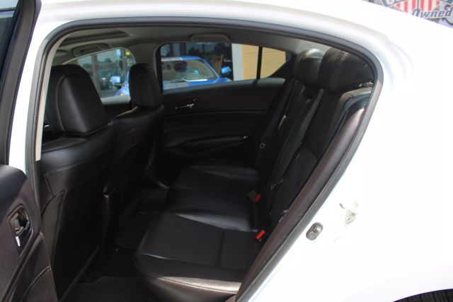 Vehicle image 14 of 34