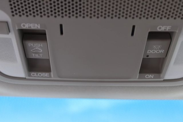 Vehicle image 26 of 34