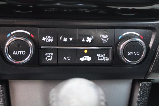 Vehicle image 22 of 34
