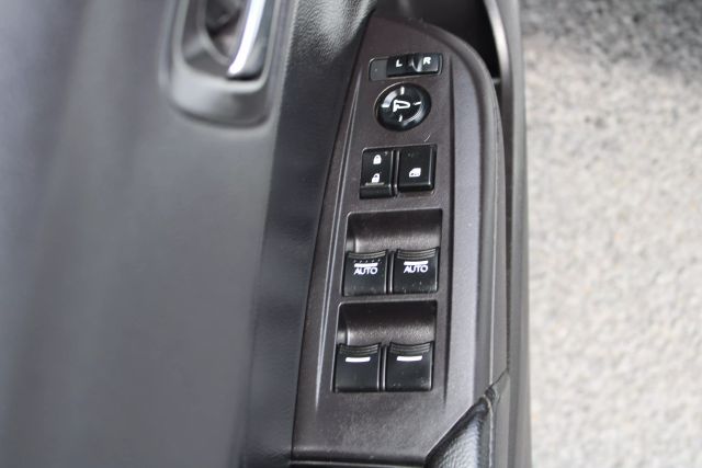 Vehicle image 28 of 34
